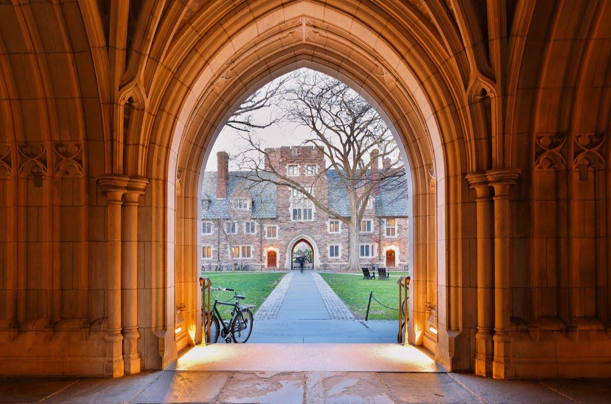 Early Decision: Boost Your Admission Chances to U.S. Universities